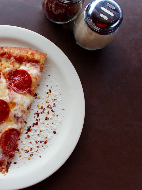 sliced-pepperoni-pizza-on-white-ceramic-plate-708587 (1)